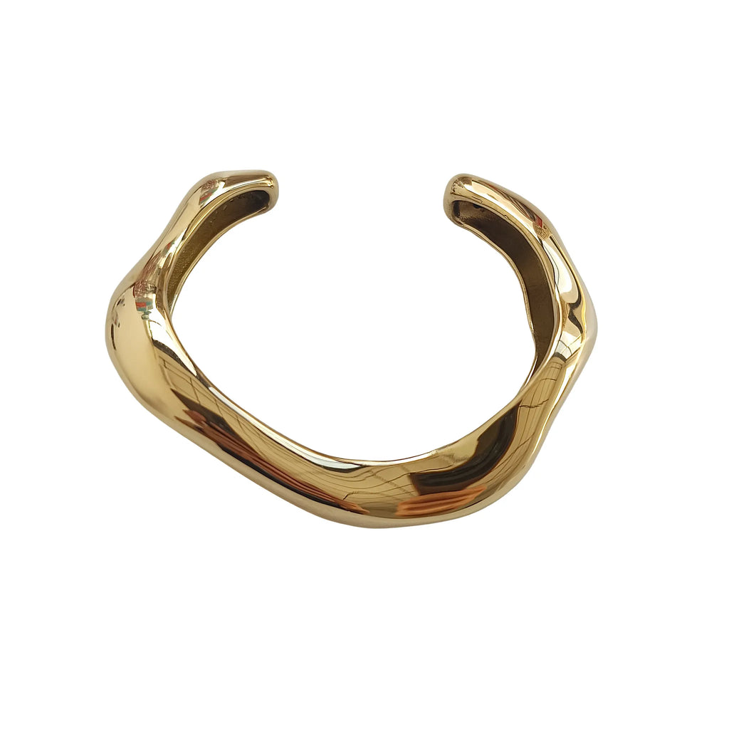 Brazalete dorado ondulado