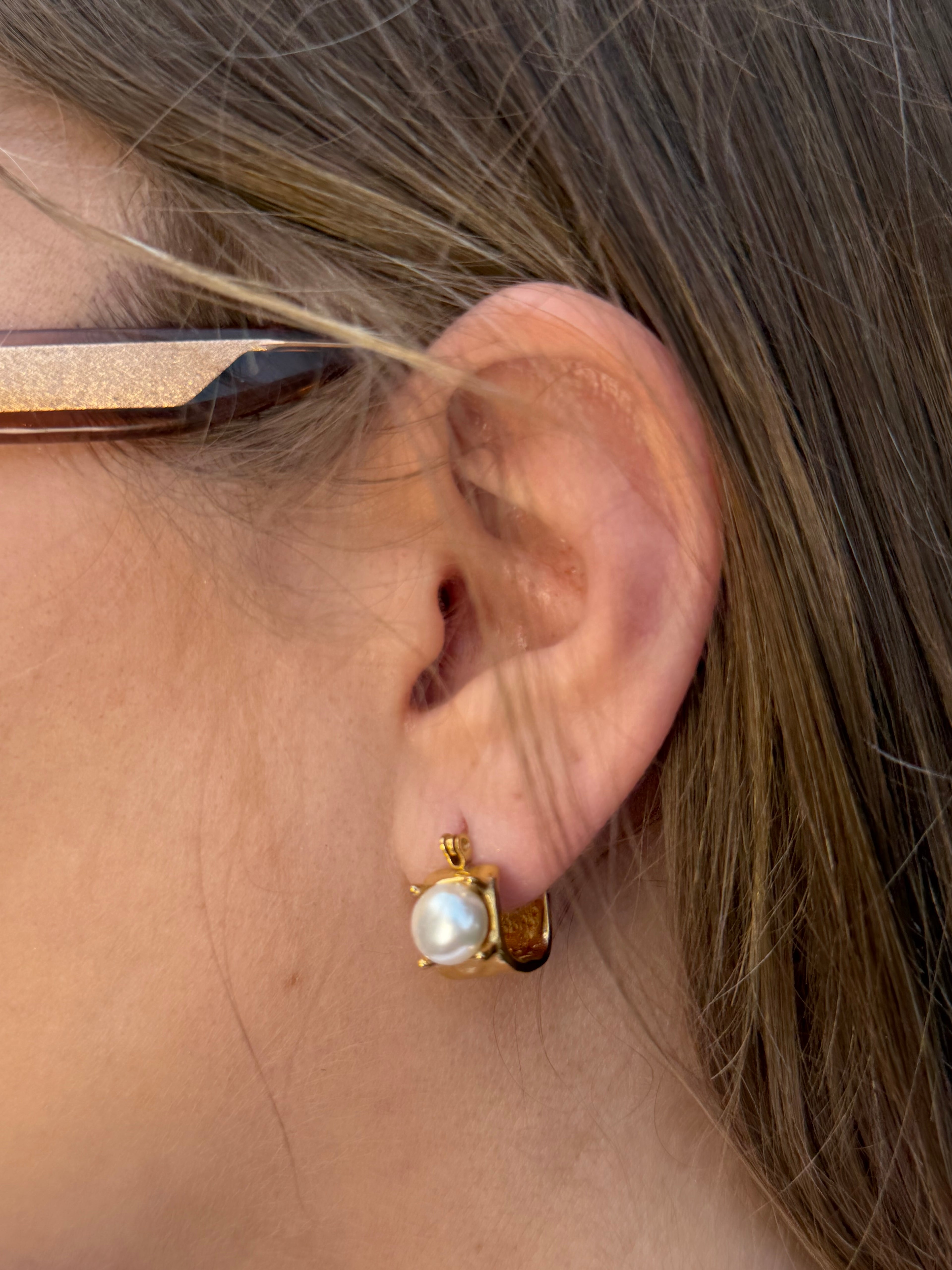 Pendiente Acero Dorado con Perla