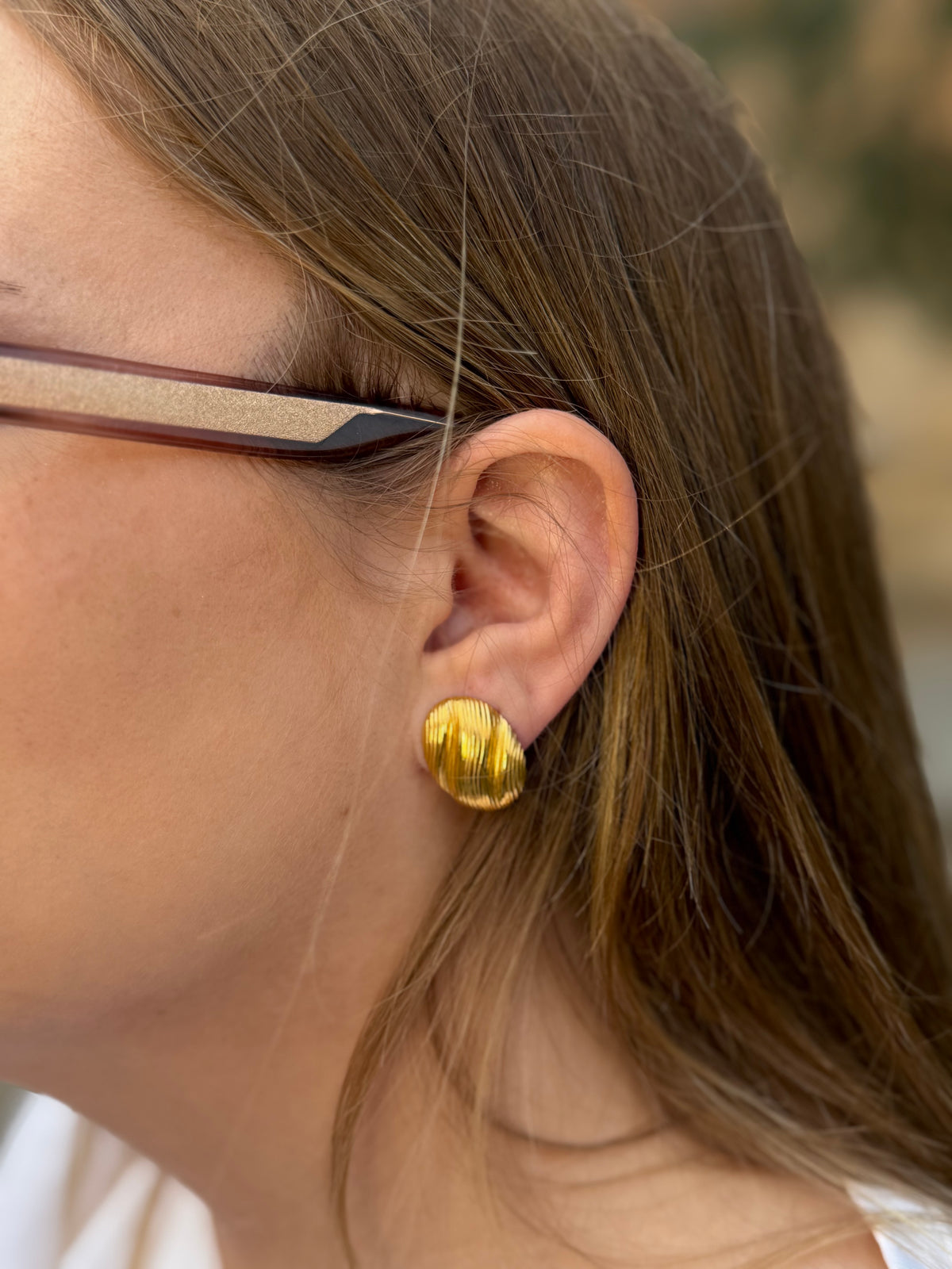 Pendientes Acero Botón Dorado Relieve